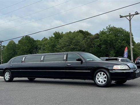Used 2008 Lincoln Town Car Executive RWD image 7