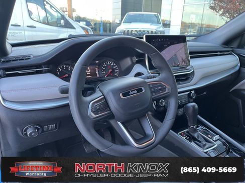 Used 2024 Jeep Compass Limited image 6