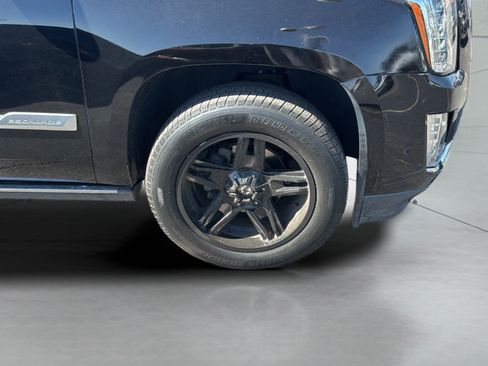 Used 2018 Cadillac Escalade ESV Platinum AWD/4WD image 14