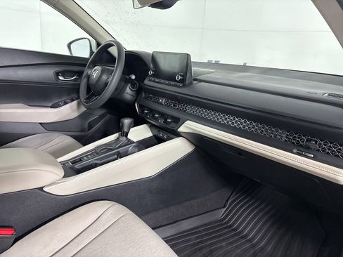 Used 2025 Honda Accord LX image 28