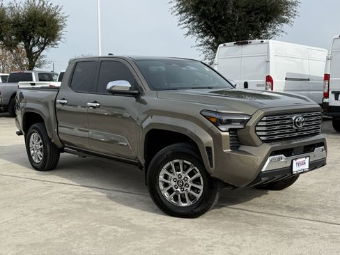 Used 2025 Toyota Tacoma Limited image 2
