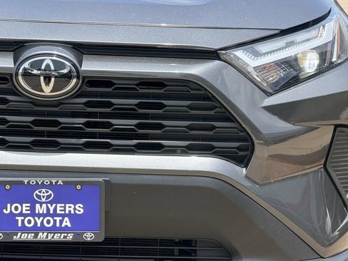 Used 2025 Toyota RAV4 XLE FWD image 5