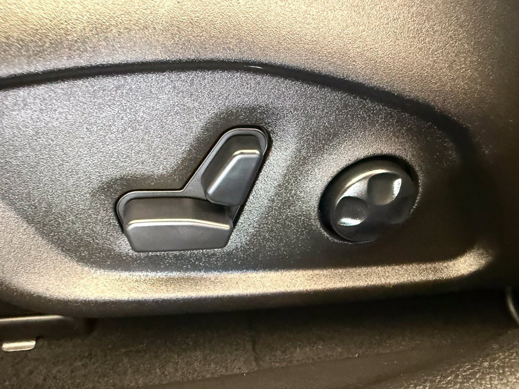 Used 2018 Jeep Renegade Limited w/ UConnect 8.4 Nav Group AWD/4WD image 31