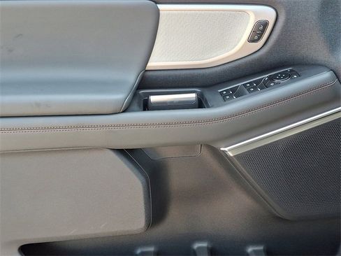 New 2025 Ford Expedition Active image 8