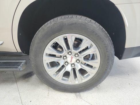 Used 2023 GMC Yukon Denali RWD image 14