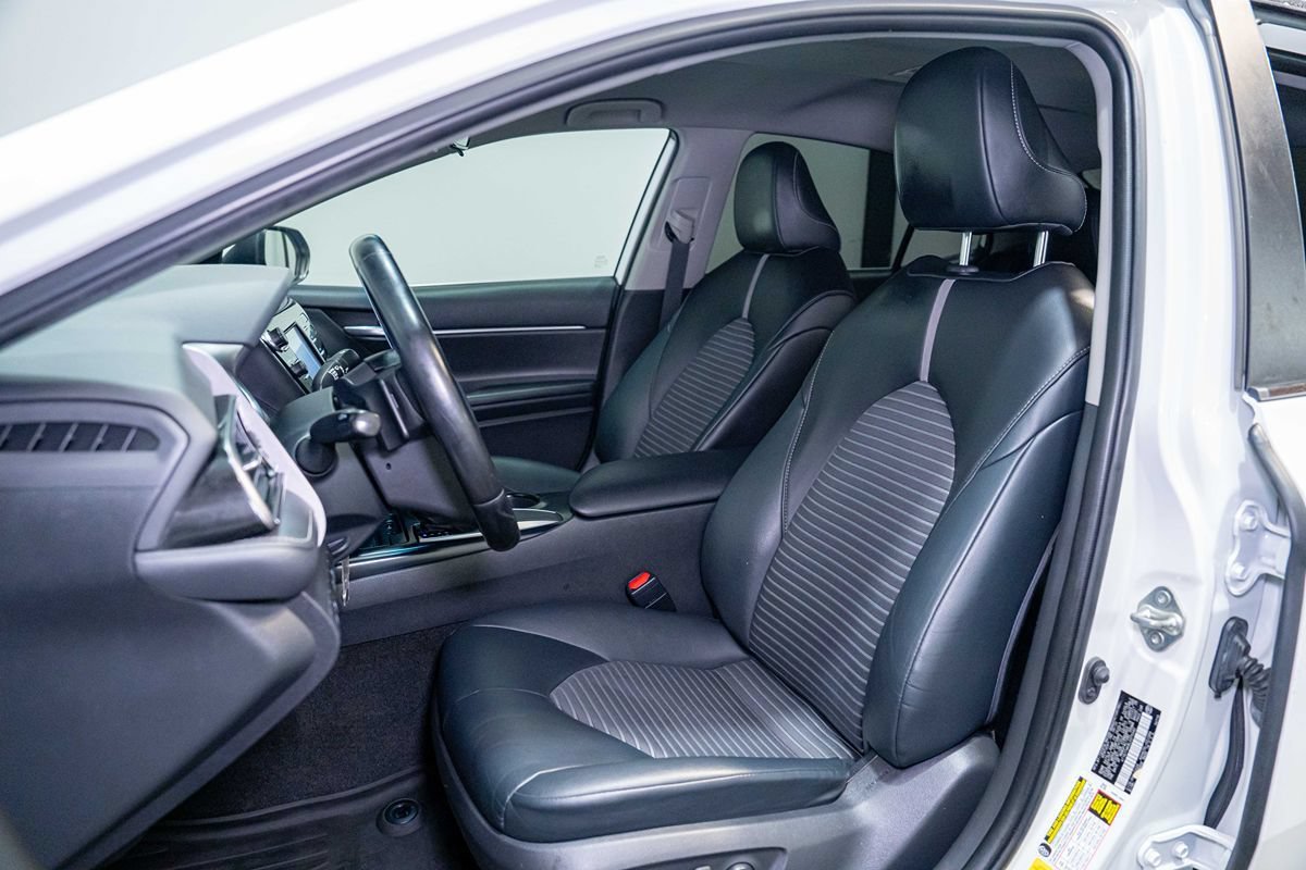 Used 2020 Toyota Camry SE FWD image 8