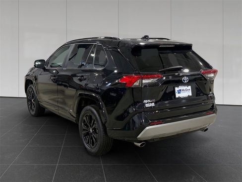 Used 2024 Toyota RAV4 SE w/ Convenience Package image 3