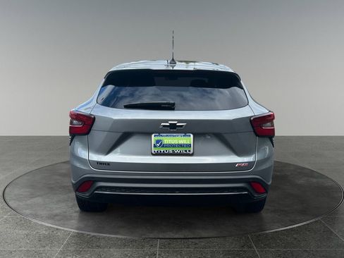 Used 2025 Chevrolet Trax RS w/ Driver Confidence Package FWD image 9