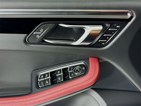 New 2026 Porsche Macan image 11