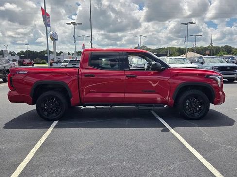 Used 2022 Toyota Tundra SR5 AWD/4WD image 9