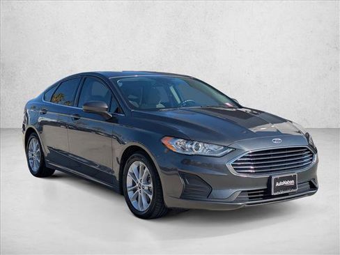 Certified 2020 Ford Fusion SE FWD image 3
