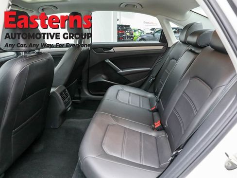 Used 2022 Volkswagen Passat 2.0T SE image 36