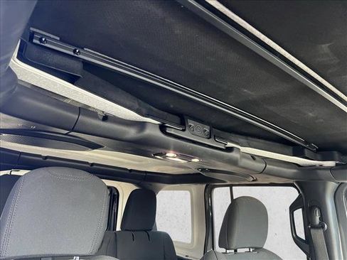 Used 2019 Jeep Wrangler Unlimited Sahara image 24