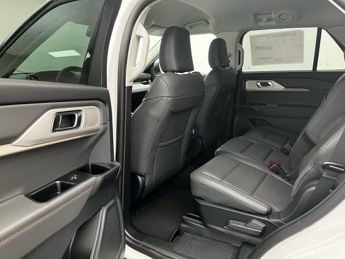 Used 2026 Ford Explorer Active w/ Active Comfort Package AWD/4WD image 30