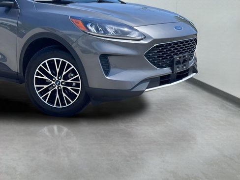 Used 2022 Ford Escape SE FWD image 2