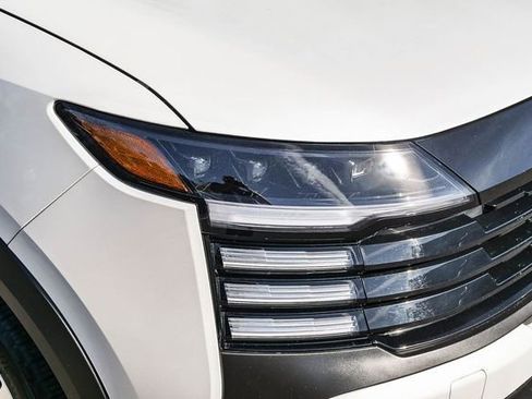 Used 2025 Nissan Kicks SR image 13