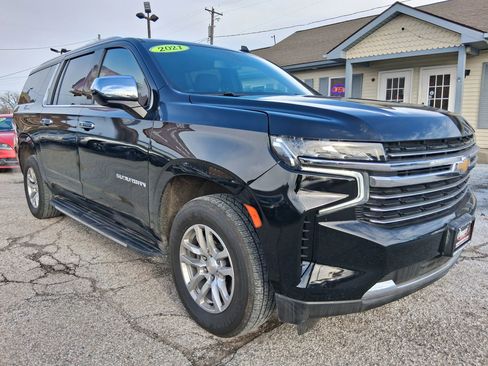 Used 2021 Chevrolet Suburban LT image 2
