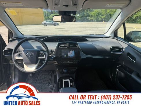 Used 2016 Toyota Prius Four FWD image 11