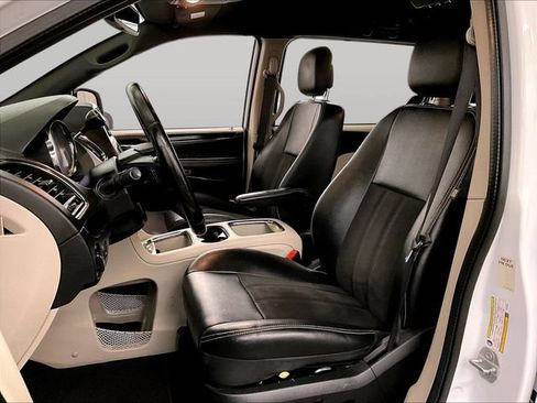 Used 2019 Dodge Grand Caravan SXT FWD image 25