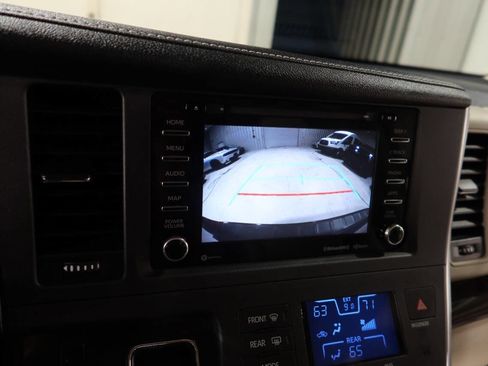 Used 2019 Toyota Sienna XLE FWD image 25
