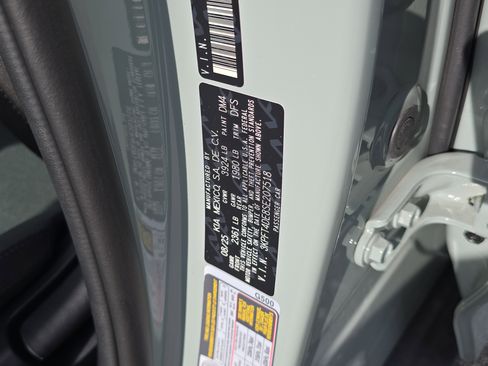 New 2025 Kia K4 LXS image 36