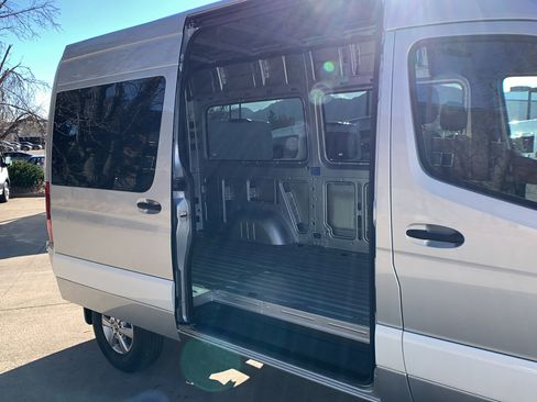 Used 2022 Mercedes-Benz Sprinter 2500 image 25