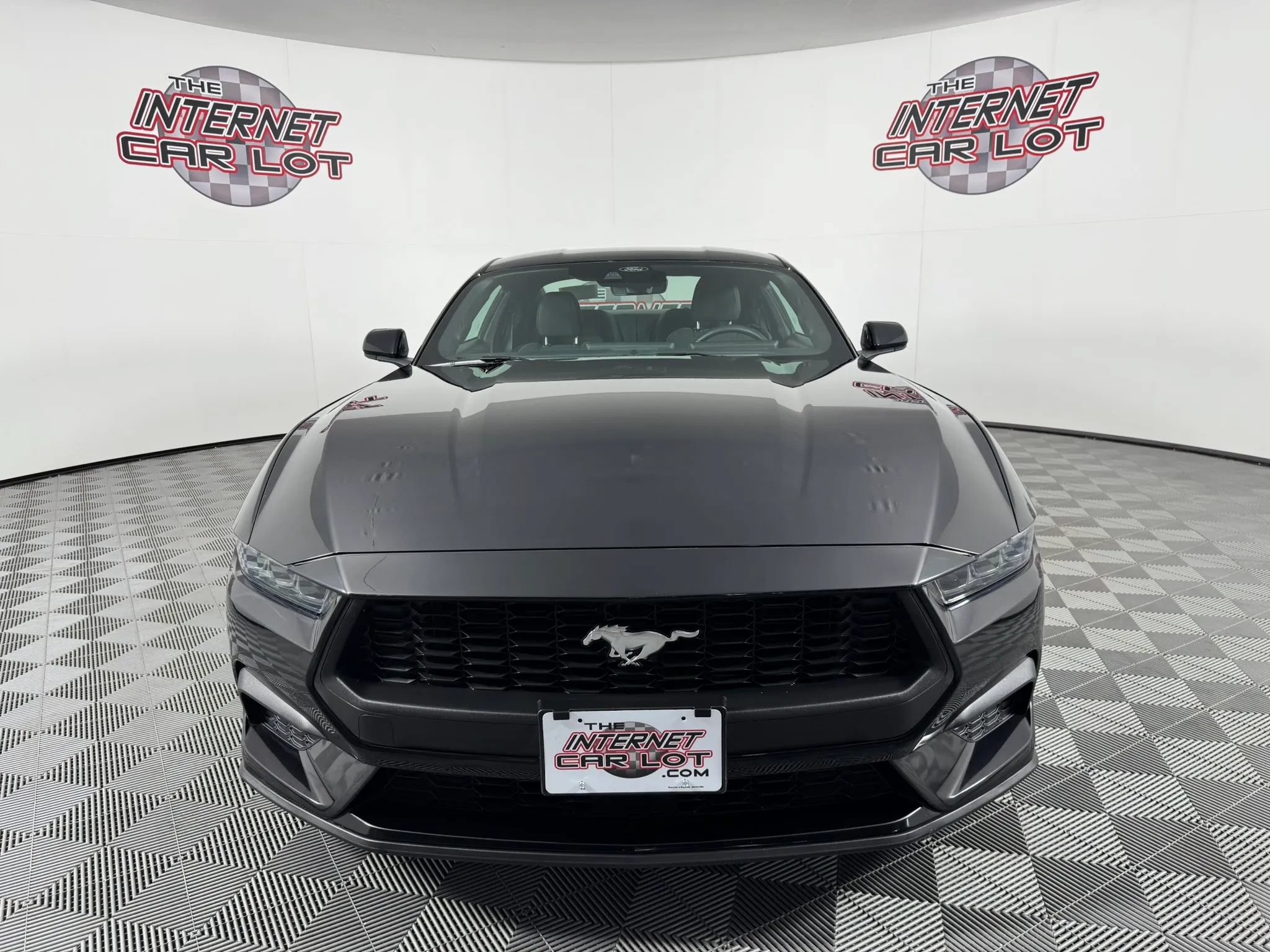 Used 2025 Ford Mustang Coupe RWD image 2