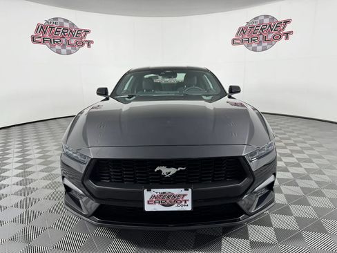 Used 2025 Ford Mustang Coupe RWD image 2