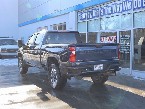 Used 2021 Chevrolet Silverado 2500 Custom w/ Custom Value Package image 8