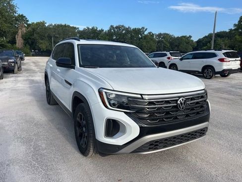 Used 2024 Volkswagen Atlas Peak Edition SE AWD/4WD image 1