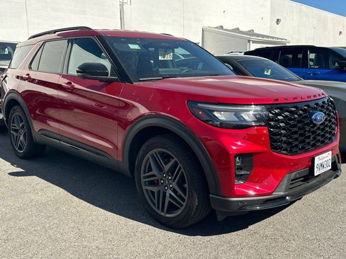 Used 2025 Ford Explorer ST RWD image 4