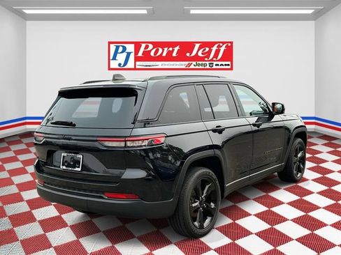 Certified 2023 Jeep Grand Cherokee Altitude AWD/4WD image 4