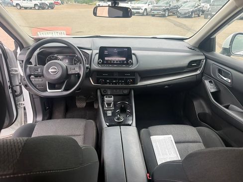 Used 2024 Nissan Rogue SV AWD/4WD image 16
