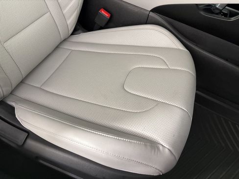 Used 2025 Hyundai Elantra Limited image 27