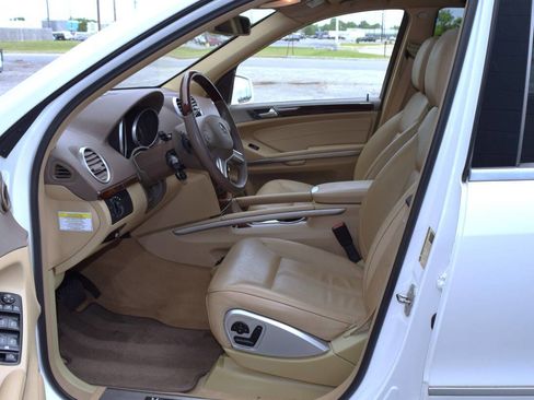 Used 2011 Mercedes-Benz GL 550 4MATIC image 18