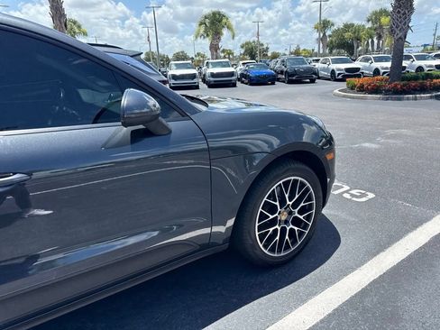 Used 2018 Porsche Macan Sport Edition AWD/4WD image 12