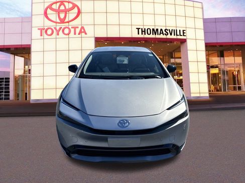 Used 2024 Toyota Prius XLE image 2