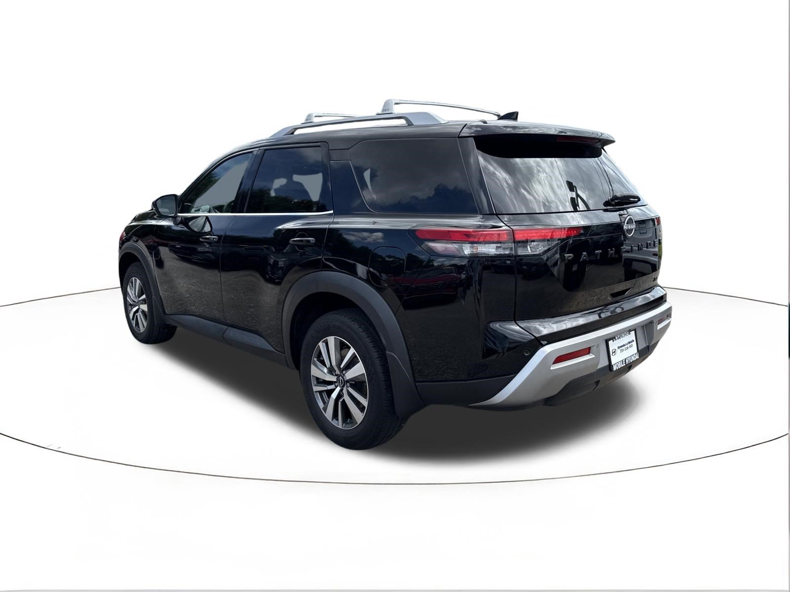 Used 2023 Nissan Pathfinder SL FWD image 5