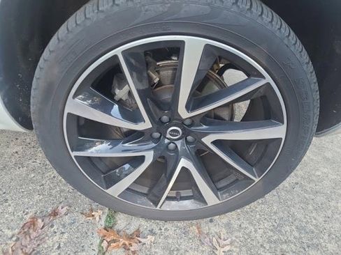 Used 2024 Volvo XC90 B5 Plus image 18