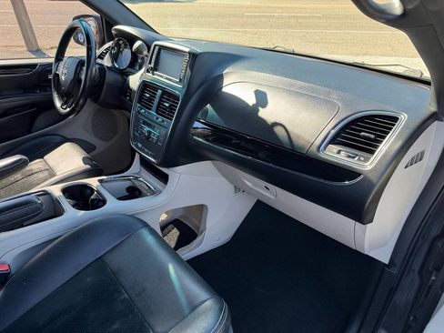 Used 2016 Dodge Grand Caravan SXT image 20