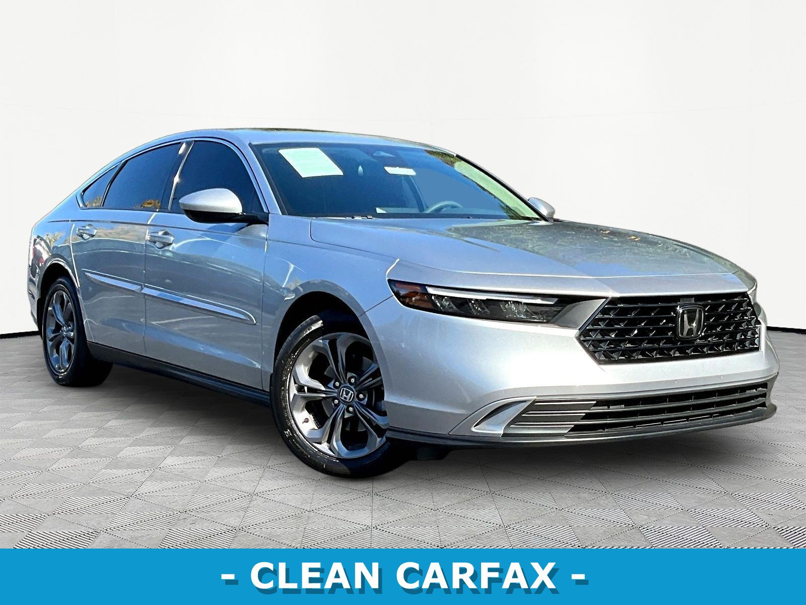 Used 2024 Honda Accord EX image 3