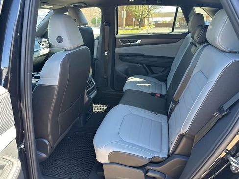 New 2026 Volkswagen Atlas Cross Sport SEL AWD/4WD image 16