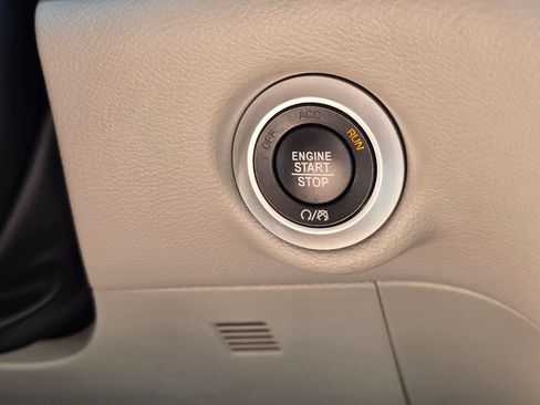 Used 2017 Chrysler Pacifica Touring-L Plus FWD image 11