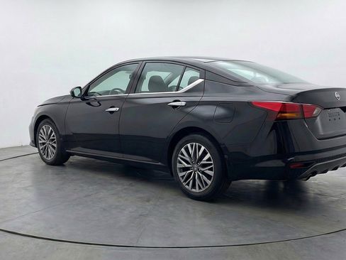 Used 2025 Nissan Altima 2.5 SV image 6