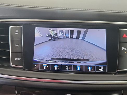Used 2020 Buick Enclave Essence w/ Sound and Sites Package AWD/4WD image 18