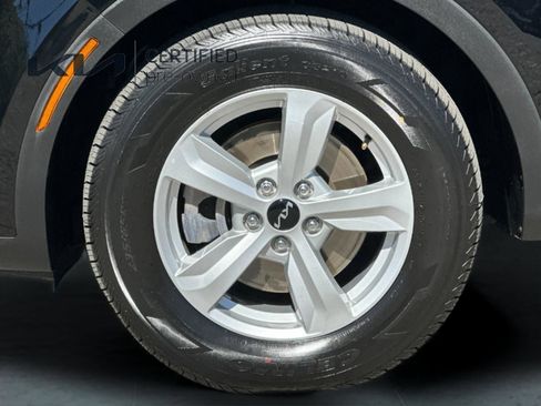 Certified 2023 Kia Sorento LX FWD image 26