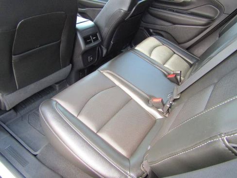 Used 2022 GMC Terrain SLT w/ LPO, Floor Liner Package AWD/4WD image 3