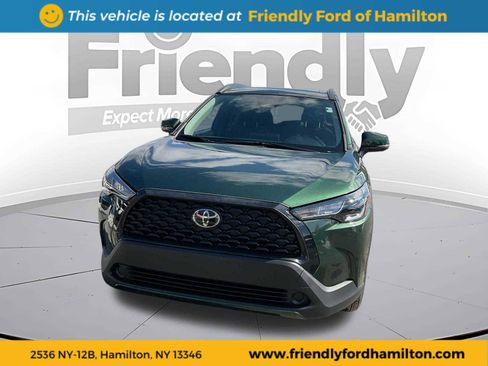 Used 2023 Toyota Corolla Cross LE w/ Moonroof Package image 2