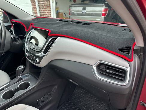 Used 2018 Chevrolet Equinox LT w/ Sun & Infotainment Package image 9