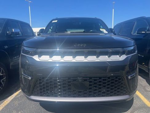 New 2026 Jeep Grand Wagoneer image 2